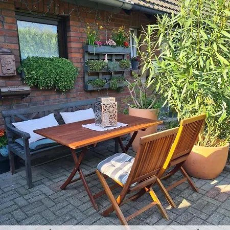 Kuehles Souterrain Mit Privater Sauna Und Terrasse Lägenhet