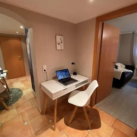 Kuehles Souterrain Mit Privater Sauna Und Terrasse Lägenhet Duisburg