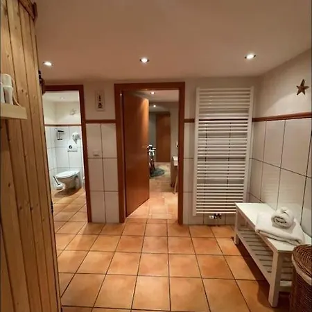 Kuehles Souterrain Mit Privater Sauna Und Terrasse Duisburg