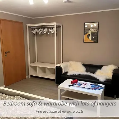 Kuehles Souterrain Mit Privater Sauna Und Terrasse Lägenhet *
