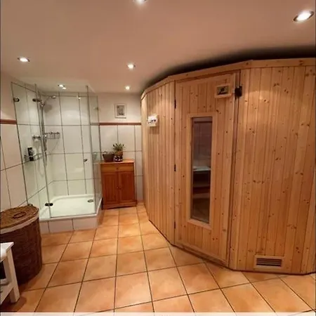Kuehles Souterrain Mit Privater Sauna Und Terrasse