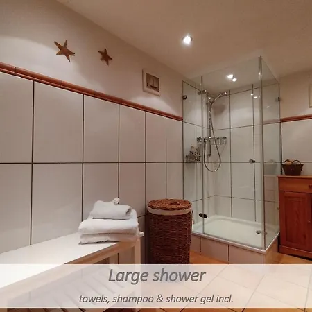 Kuehles Souterrain Mit Privater Sauna Und Terrasse Lägenhet