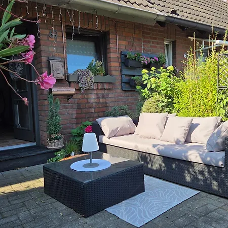 Kuehles Souterrain Mit Privater Sauna Und Terrasse Lägenhet *
