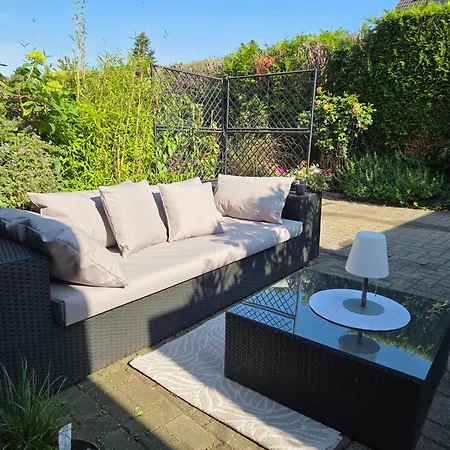Kuehles Souterrain Mit Privater Sauna Und Terrasse Lägenhet Duisburg