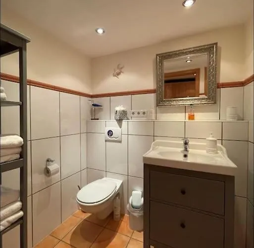 Souterrain-apartment Mit Privater Sauna شقة *